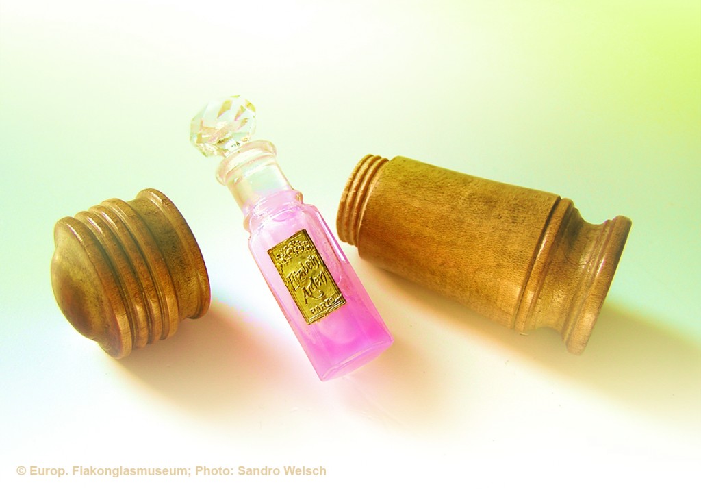 Parfum-Flakon „Cupid´s Breath“® mit Umverpackung; Elizabeth Arden®, New York/ Vereinigte Staaten von Amerika, nach 1928